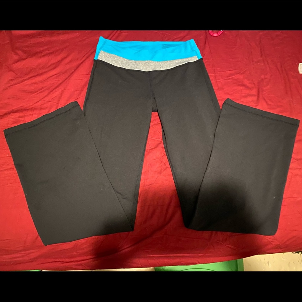 LULULEMON REVERSIBLE GROOVE PANTS
